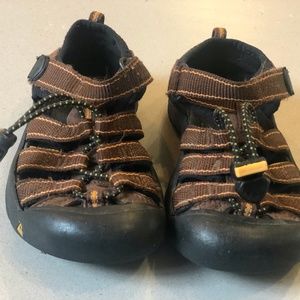 keen little kids size 11  k11 brown KEEN